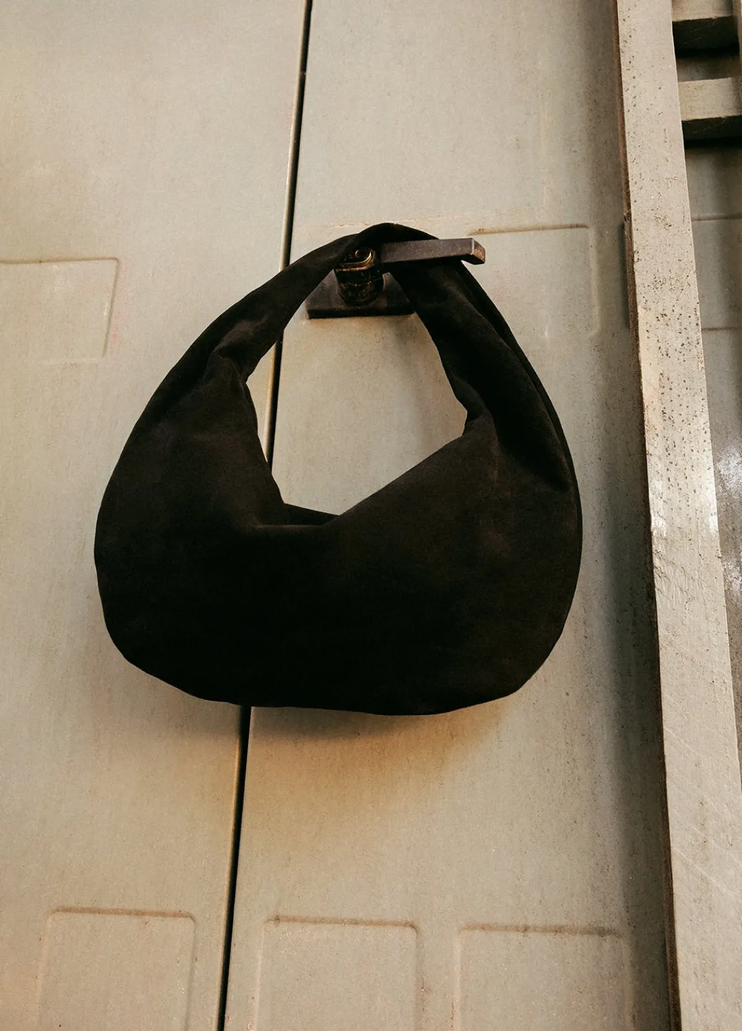 alva_shoulder_bag_suede_b_7.webp Alva Shoulder Bag Suede ^Flattered Best
