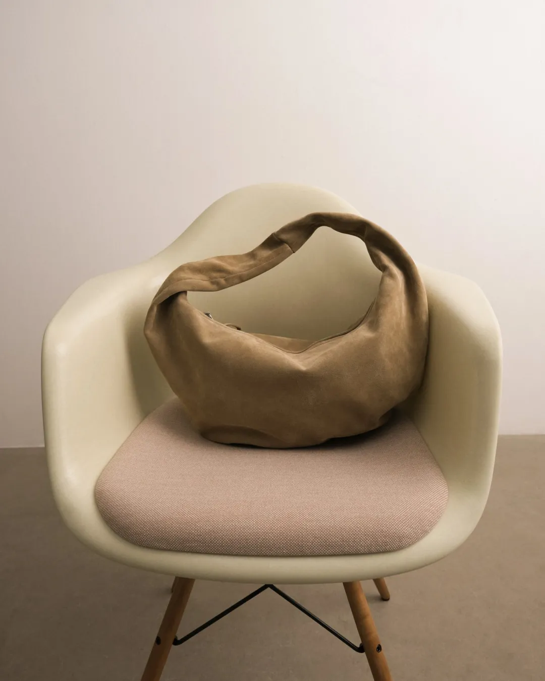 alva_shoulder_bag_suede_s_6.webp Alva Shoulder Bag Suede ^Flattered Best