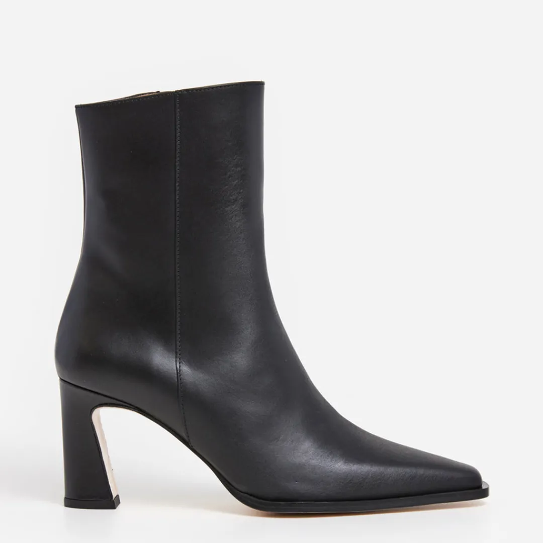 anita_leather_black_0.webp Anita Leather ^Flattered Cheap