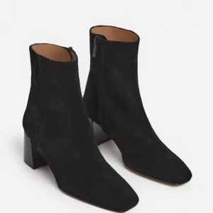 Cay Suede ^Flattered Online