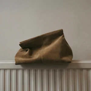 Clay Clutch Suede ^Flattered Shop