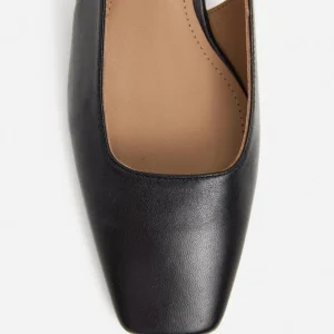 Elin Leather ^Flattered Hot