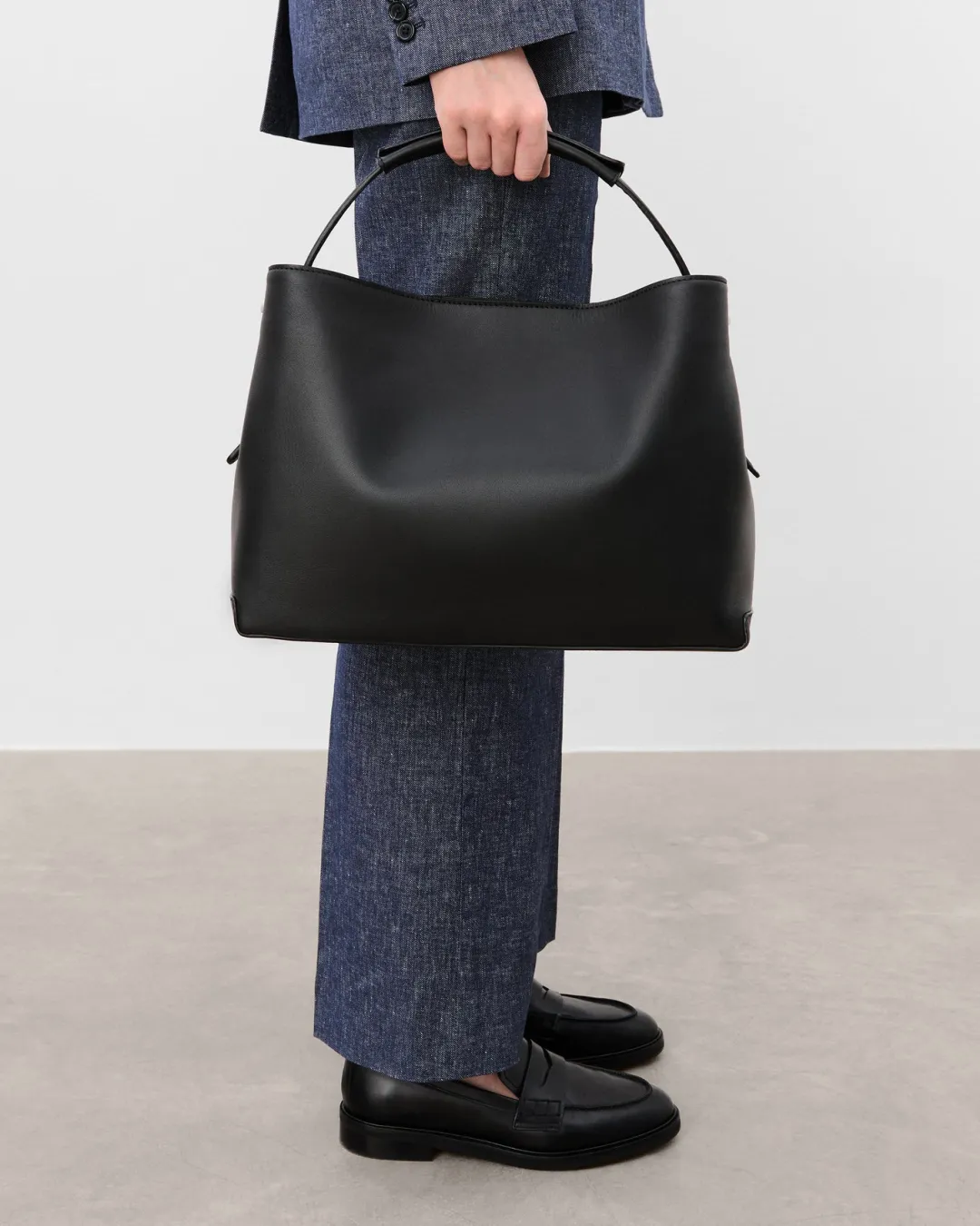 harper_grande_handbag_lea_2-1.webp Harper Grande Handbag Leather ^Flattered New