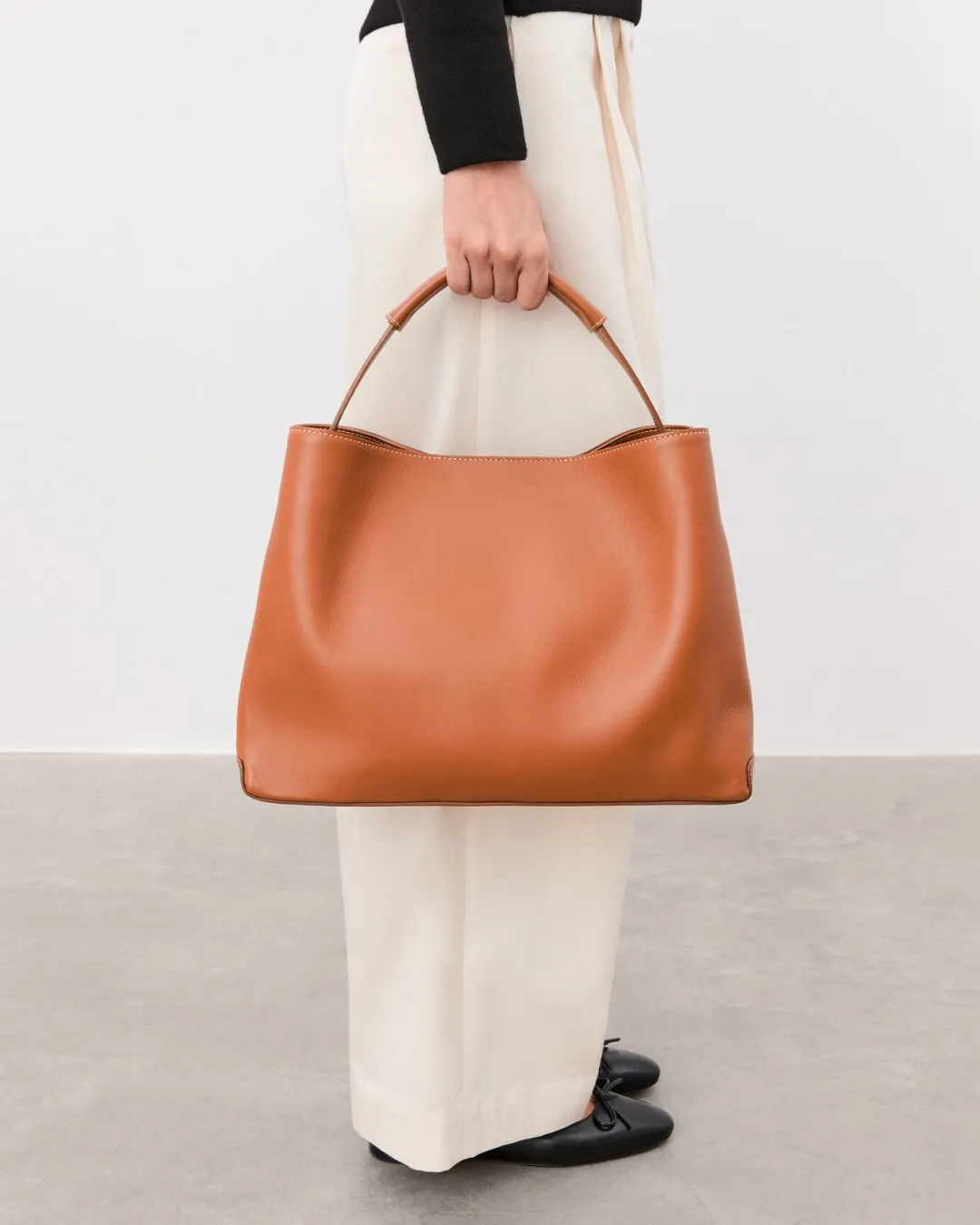 harper_grande_handbag_lea_2.webp Harper Grande Handbag Leather ^Flattered Clearance