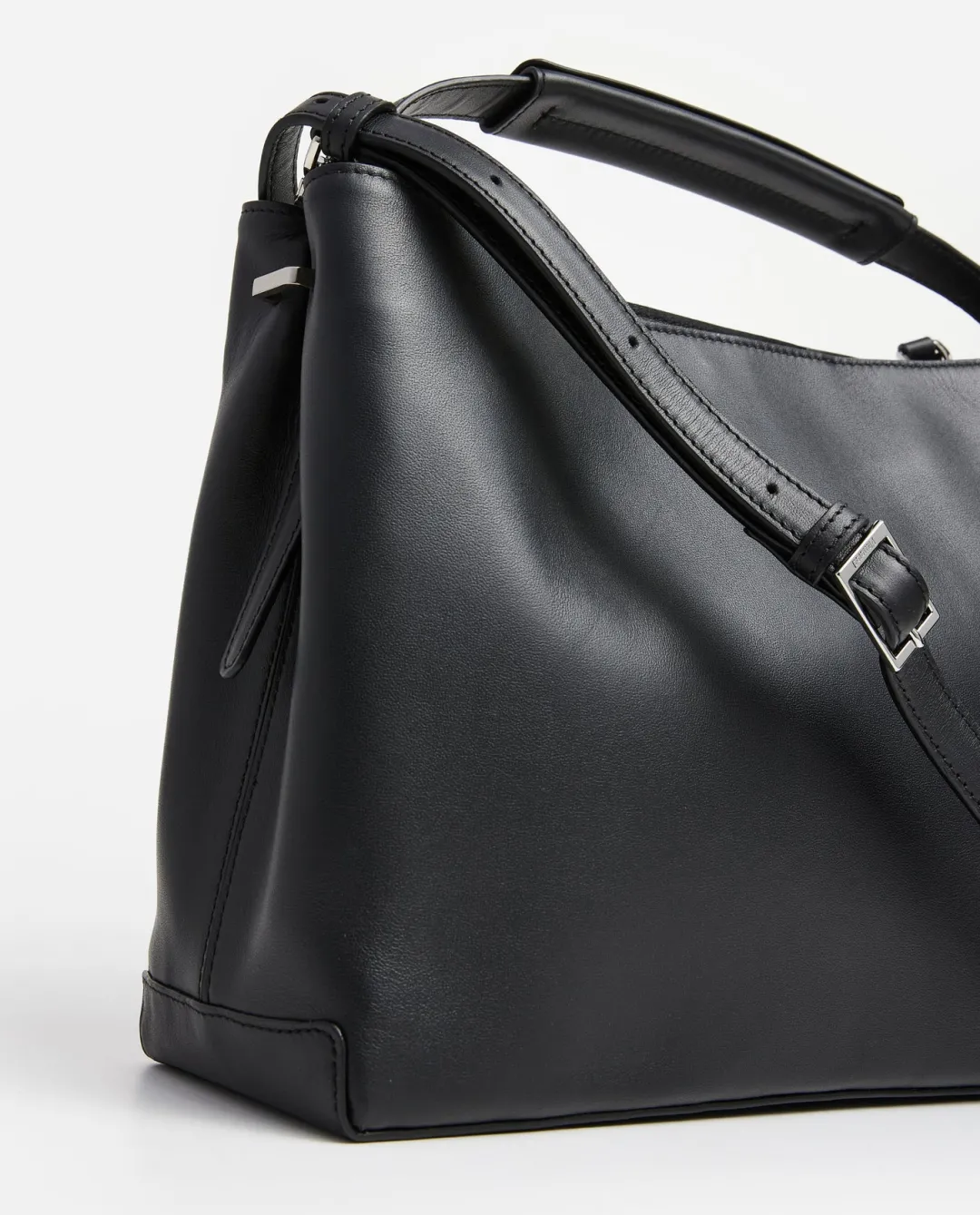 harper_grande_handbag_lea_4-1.webp Harper Grande Handbag Leather ^Flattered New