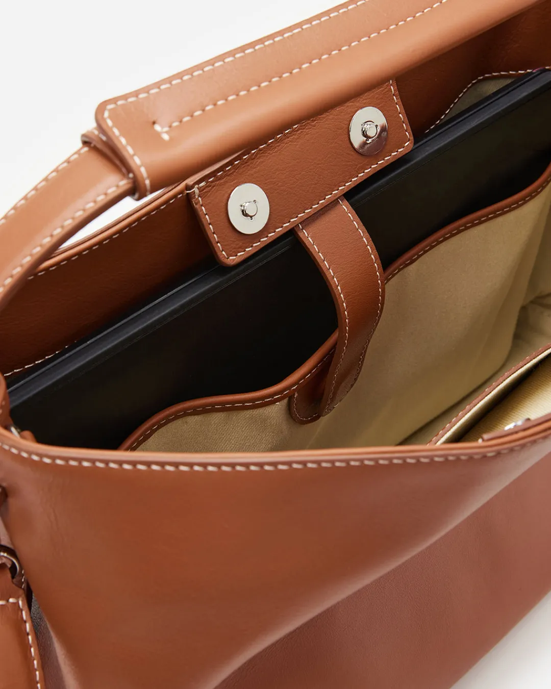harper_grande_handbag_lea_5.webp Harper Grande Handbag Leather ^Flattered Clearance