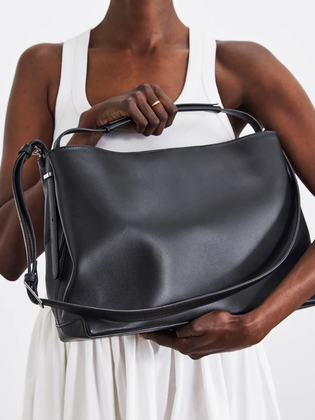 harper_grande_handbag_lea_6-1.webp Harper Grande Handbag Leather ^Flattered New