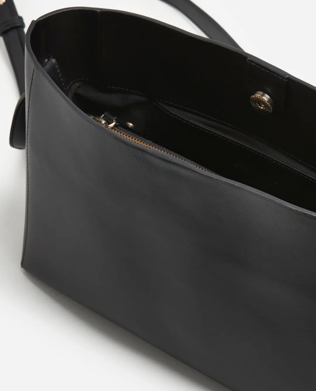 hedda_grande_handbag_leat_4.webp Hedda Grande Handbag Leather ^Flattered Online