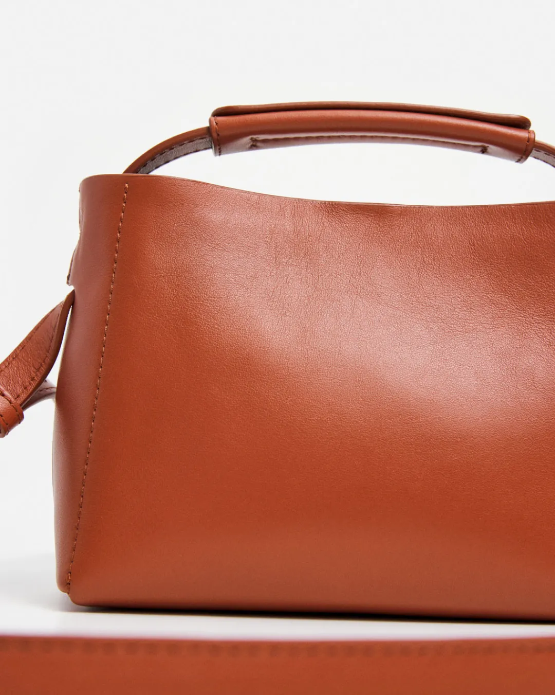 hedda_mini_handbag_leathe_3-5.webp Hedda Mini Handbag Leather Red^Flattered Sale