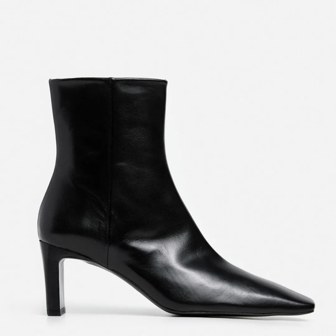 moa_leather_black_0.webp Moa Leather ^Flattered Online
