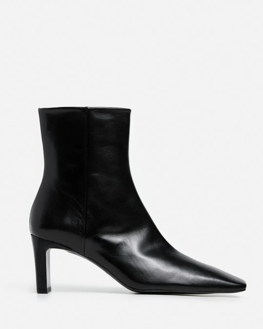 moa_leather_black_1.webp Moa Leather ^Flattered Online