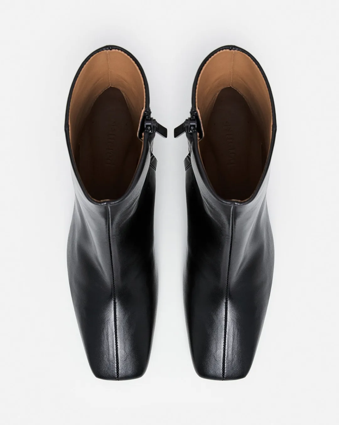 moa_leather_black_3.webp Moa Leather ^Flattered Online
