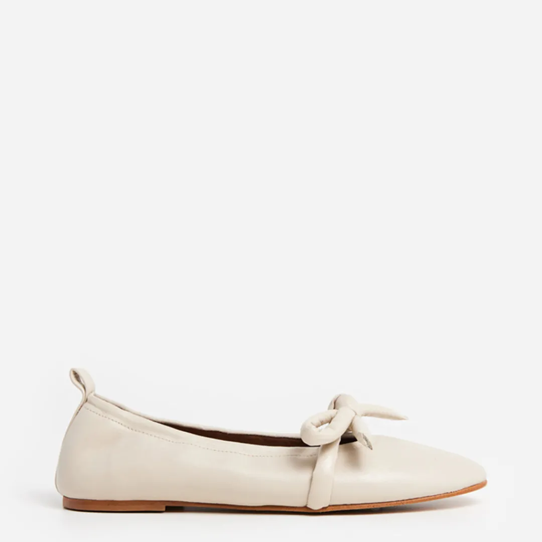 polly_leather_creme_0.webp Polly Leather ^Flattered Hot